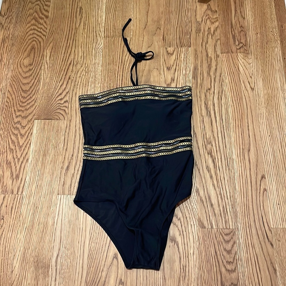 𝅺SHEIN one piece black w/gold accents. NEW.           Size Medium.